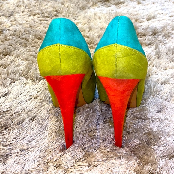 Color blocked Heels - Picture 3 of 9